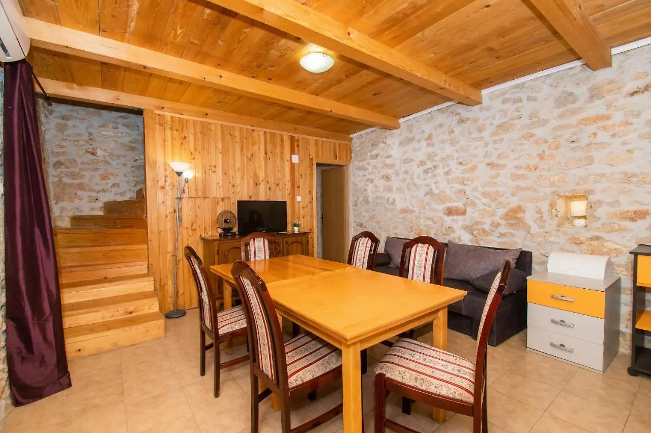 House Stone Curlew 1 Villa Lisane Tinjske 0*,